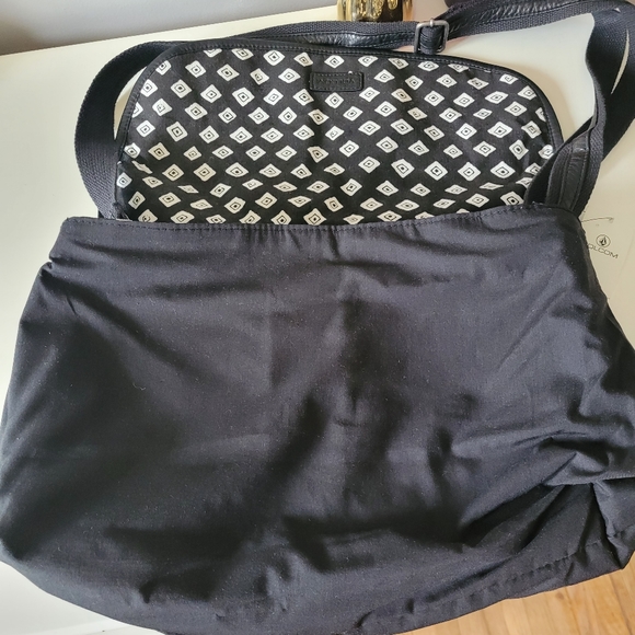 Volcom Cruz Messenger, BNWT - Picture 7 of 14